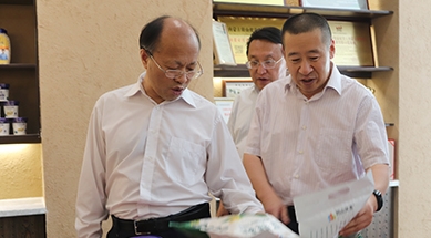 內(nèi)蒙古自治區(qū)政協(xié)黨組書記、主席李秀領(lǐng)考察、調(diào)研我公司